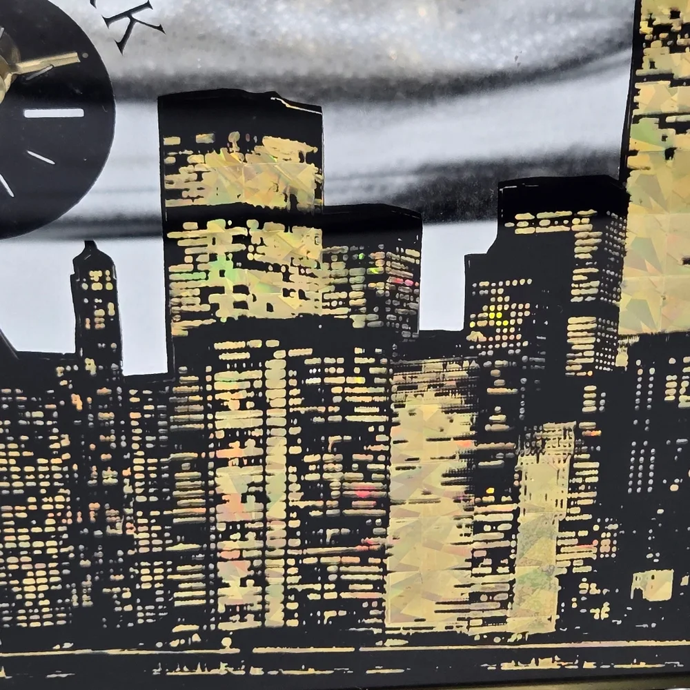Y2K Vintage Wonder Graphics New York Skyline Twin Towers Mantle Clock Foil Art